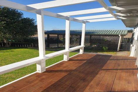 Photo of property in 3 Stevenson Road, Clarks Beach, 2122