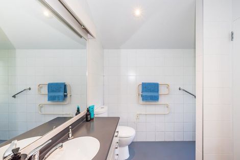 Photo of property in 11 Walnut Grove, Waikanae, 5036