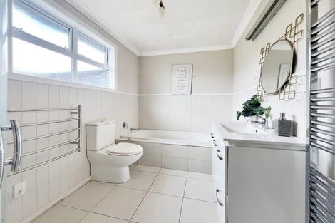 Photo of property in 64 Wellington Road, Wainuiomata, Lower Hutt, 5014