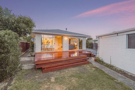 Photo of property in 19 Kawau Crescent, Bromley, Christchurch, 8062