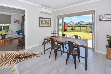 Photo of property in 13 Lake Drive, Karaka, Papakura, 2113