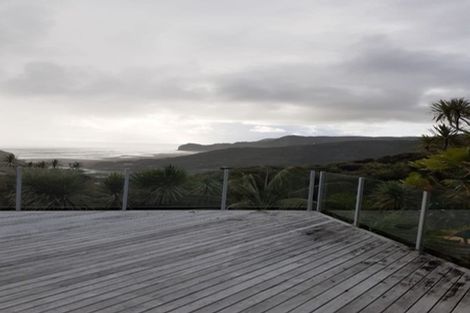 Photo of property in 35 Piha Road, Piha, New Lynn, 0772