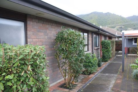 Photo of property in 4 Cranbrook Grove, Waikanae, 5036