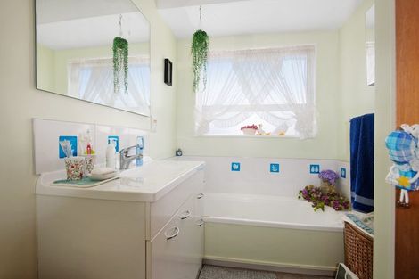 Photo of property in 44 Hillcrest Drive, Kelvin Grove, Palmerston North, 4414