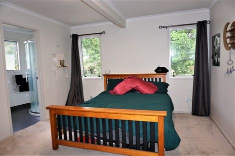 Photo of property in 82 Heatherlea West Road, Levin, 5575