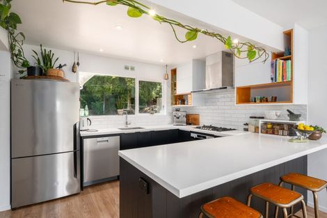 Photo of property in 2 Newnham Court, Tawa, Wellington, 5028