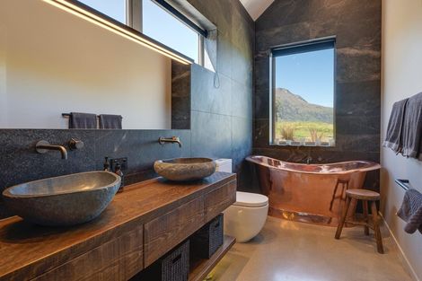 Photo of property in 92 Threepwood Road, Lake Hayes, Queenstown, 9371