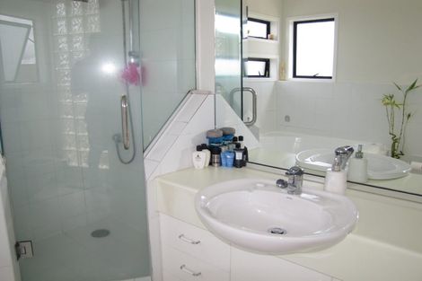 Photo of property in 1/13 Sylvan Park Avenue, Milford, Auckland, 0620