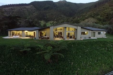 Photo of property in 5564 Kenepuru Road, Waitaria Bay, Picton, 7282