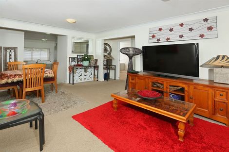 Photo of property in 1/3185 Great North Road, New Lynn, Auckland, 0600