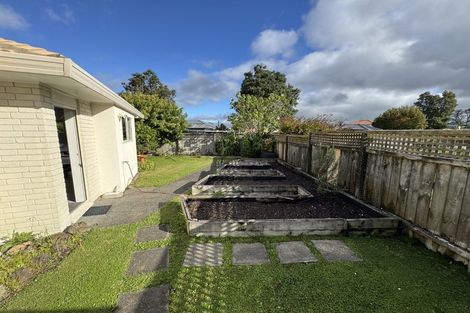 Photo of property in 23 Chalmers Close, Orewa, 0931