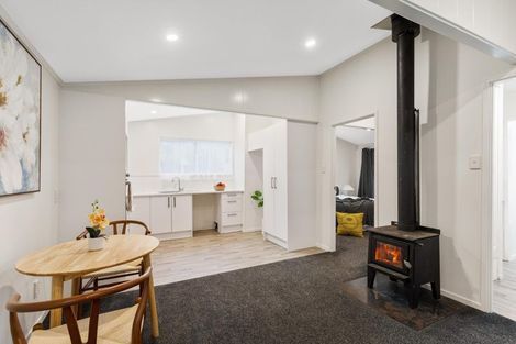 Photo of property in 15 Vina Place, Massey, Auckland, 0614