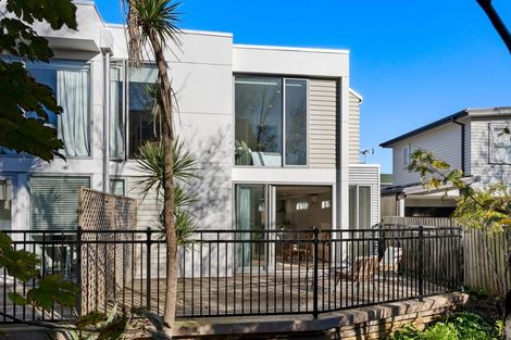 Photo of property in 2/204 Edgeware Road, Edgeware, Christchurch, 8013