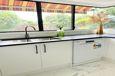 Photo of property in 21 Woodview Rise, Botany Downs, Auckland, 2010