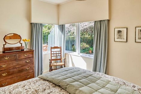 Photo of property in 143 Marine Parade, Eastbourne, Lower Hutt, 5013