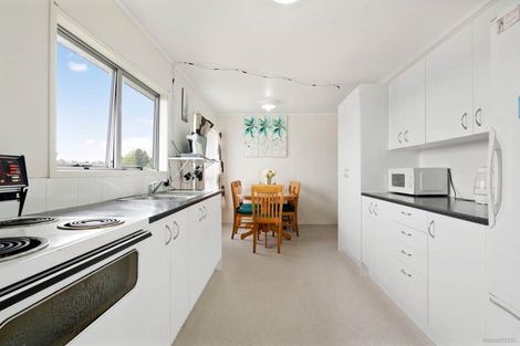 Photo of property in 34 Cedar Heights Avenue, Massey, Auckland, 0614