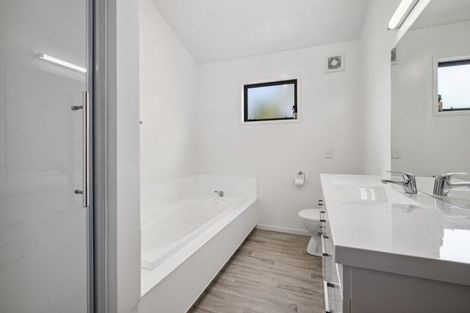 Photo of property in 2/11 Kereru Street, Two Mile Bay, Taupo, 3330