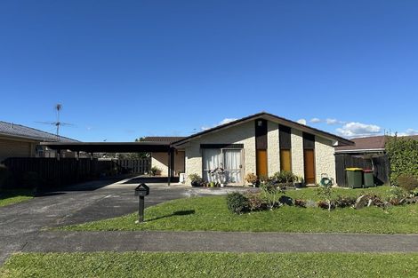 Photo of property in 32 Borrowdace Avenue, Botany Downs, Auckland, 2010