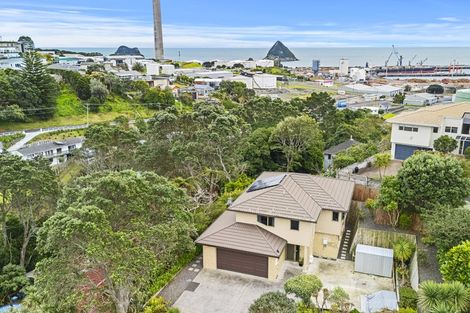 Photo of property in 18 Parris Street, Moturoa, New Plymouth, 4310