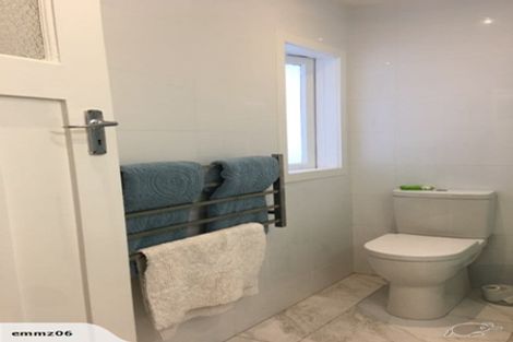 Photo of property in 63a Kiwi Esplanade, Mangere Bridge, Auckland, 2022