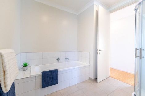 Photo of property in 72 Sunstone Crescent, Timberlea, Upper Hutt, 5018