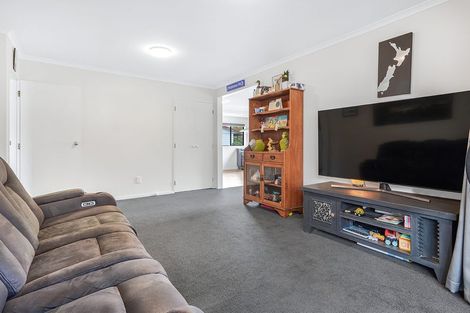 Photo of property in 42 Garland Drive, St Andrews, Hamilton, 3200