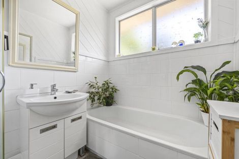 Photo of property in 13 Helleur Road, Massey, Auckland, 0614