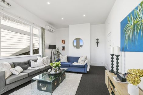 Photo of property in 112 Kelburn Parade, Kelburn, Wellington, 6012