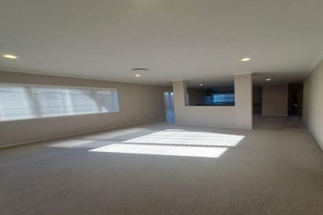 Photo of property in 11 Lorenzo Way, Flat Bush, Auckland, 2016