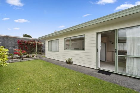 Photo of property in 2/219 Mangorei Road, Merrilands, New Plymouth, 4312