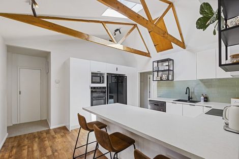 Photo of property in 144a High Street, Oxford, 7430