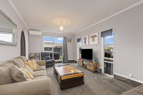 Photo of property in 24 Chadwick Place, Highbury, Palmerston North, 4412