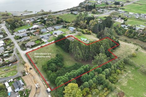 Photo of property in 10 Gull Street, Waihola, Milton, 9073