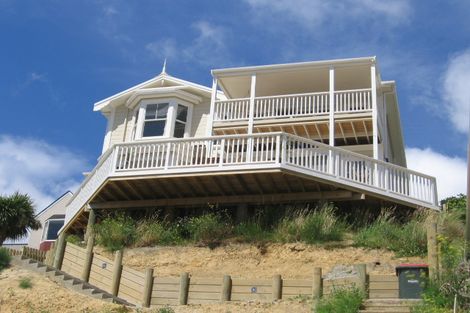 Photo of property in 17 Austin Street, Mount Victoria, Wellington, 6011