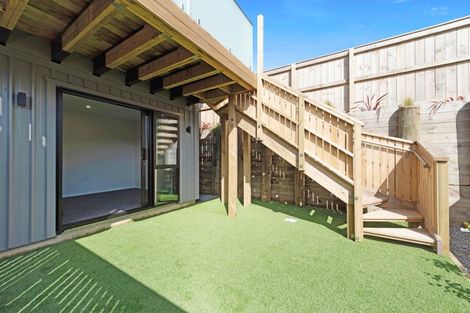 Photo of property in 3/1 Robert Street, Newlands, Wellington, 6037