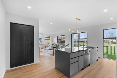 Photo of property in 8 Kearns Drive, Halswell, Christchurch, 8025