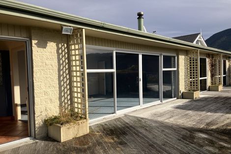 Photo of property in 35 Otago Street, Picton, 7220
