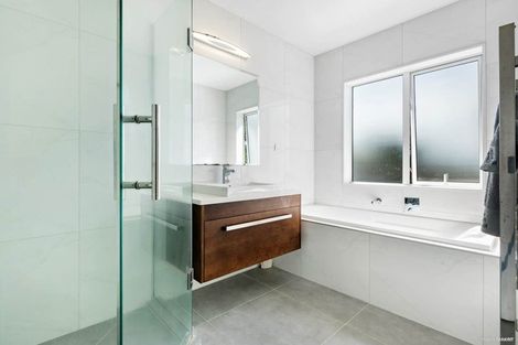 Photo of property in 309a Lake Road, Hauraki, Auckland, 0622