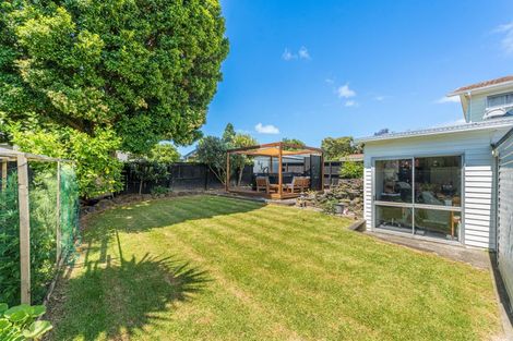 Photo of property in 57 Divich Avenue, Te Atatu South, Auckland, 0610