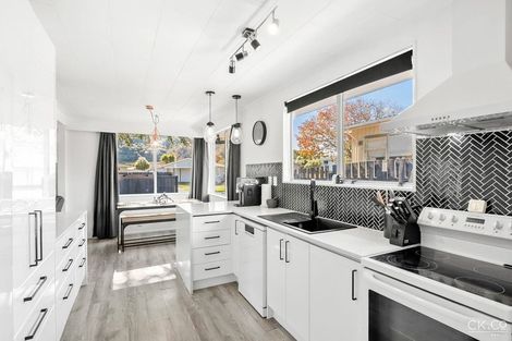 Photo of property in 34 California Drive, Totara Park, Upper Hutt, 5018