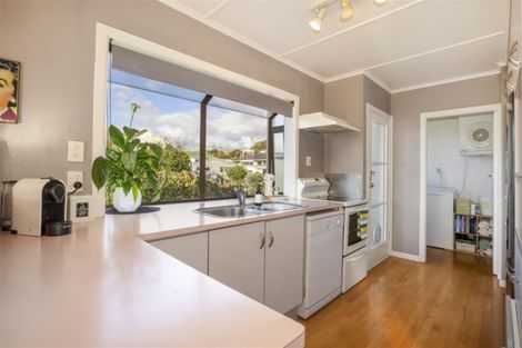 Photo of property in 31 Beazley Avenue, Paparangi, Wellington, 6037