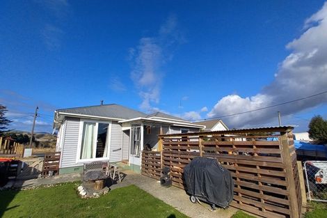 Photo of property in 19 Main Road, Tuatapere, 9620