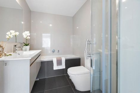 Photo of property in 17 Sunshine Boulevard, Sunnyvale, Auckland, 0612