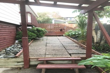 Photo of property in 1/13 Exeter Place, Unsworth Heights, Auckland, 0632