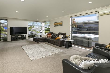 Photo of property in 17 Oak View Terrace, Schnapper Rock, Auckland, 0632