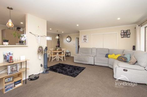 Photo of property in 10 Netley Place, Aranui, Christchurch, 8061