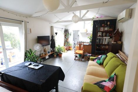 Photo of property in 1/16 Arahoe Road, New Lynn, Auckland, 0600