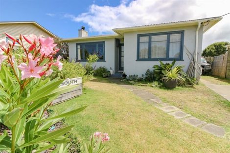 Photo of property in 3 Manuka Street, Castlecliff, Whanganui, 4501