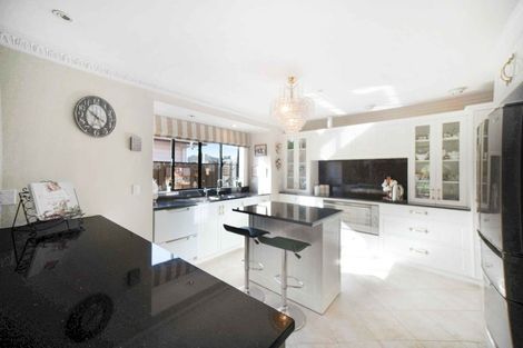 Photo of property in 16 Len Garlick Place, Pahurehure, Papakura, 2113