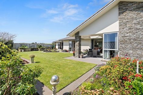 Photo of property in 12 Gleneagles Way, Waiwhakaiho, New Plymouth, 4312